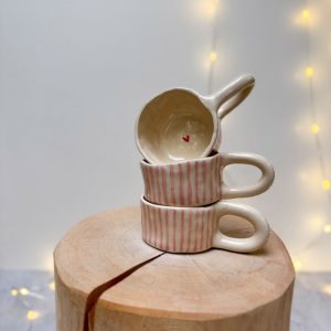 PROUŽKY RŮŽOVÉ MODELOVANÝ HRNEK 75ml