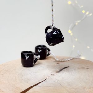 MINI HRNEČEK ČERNÝ S BÍLÝMI SRDÍČKY