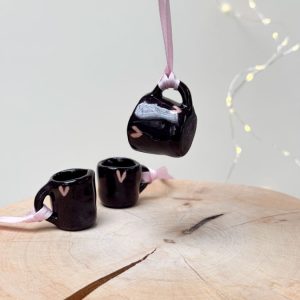 MINI HRNEČEK ČERNÝ S RŮŽOVÝMI SRDÍČKY